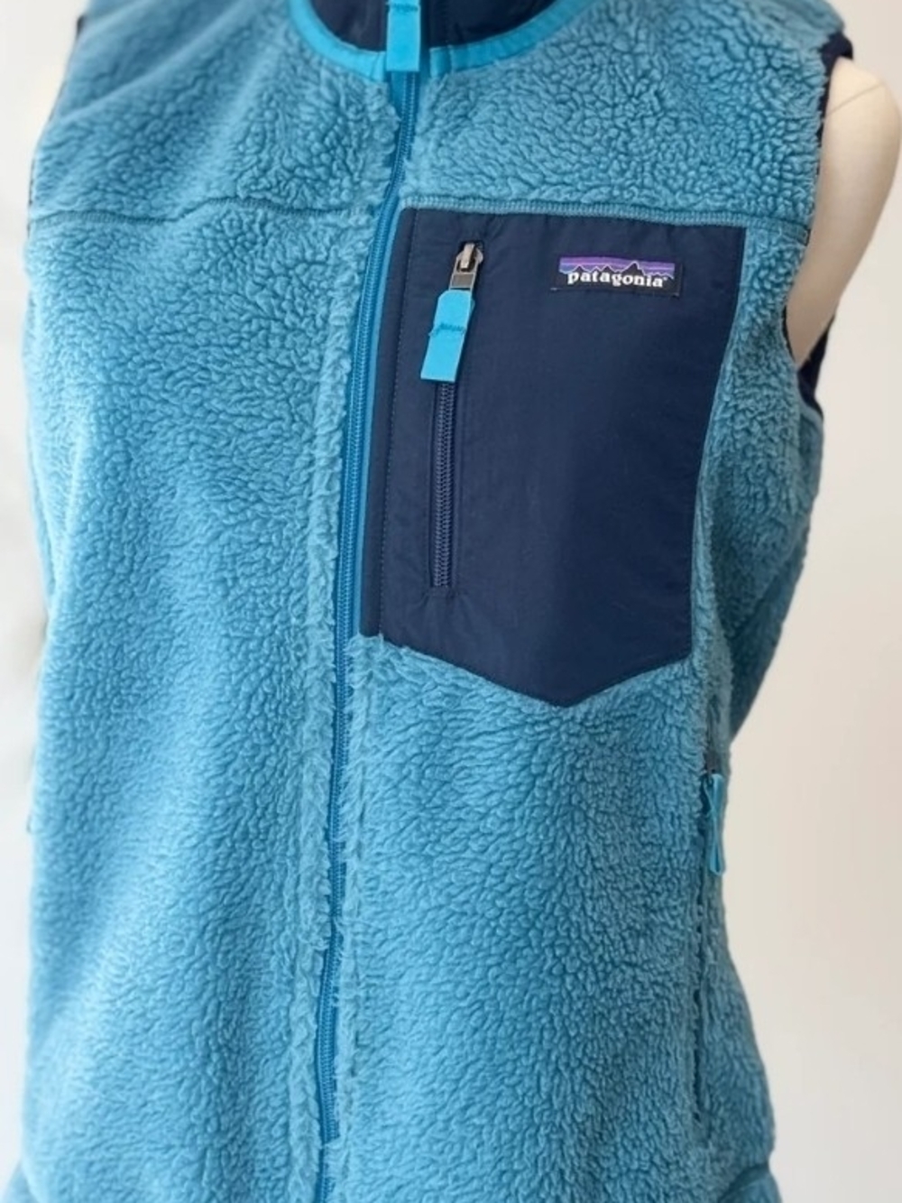 Patagonia Classic Retro-X Fleece Turquoise Sherpa Vest with Navy Chest Pocket